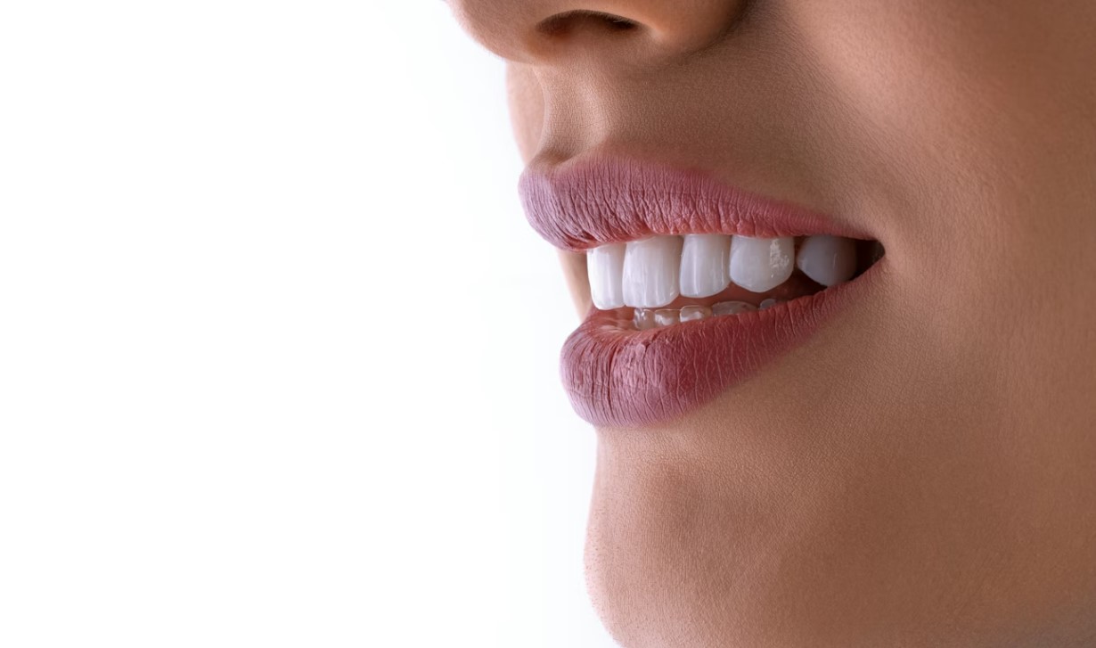 Dentist assessing tooth sensitivity at Soul Dental Varsity Lakes